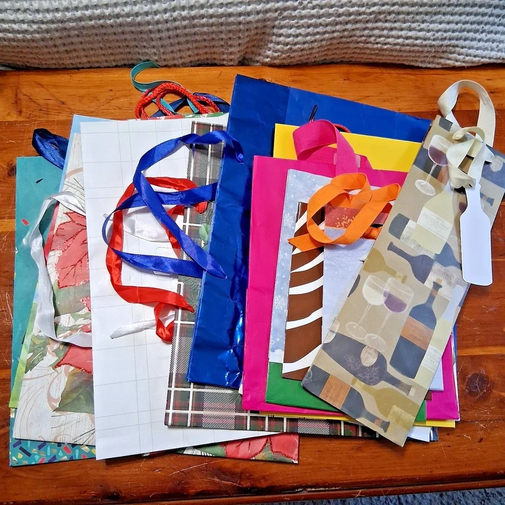 Gift Bags 15 Bag Lot Assorted sizes and Themes Seasonal Christmas Solid‎ Wine